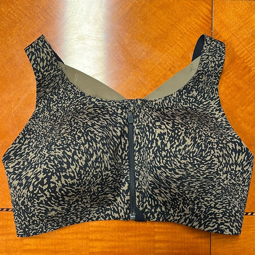 Lululemon Enlite sports bra size 36D NWOT